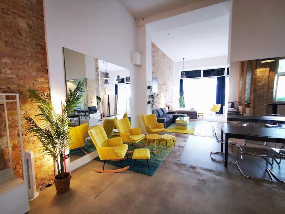 Sc 00 Loft By Rockchair L Superhost Status L Unique & Style Loft 205 Sqm 2 Floors Tablefootball Tabletennis 3 Bathrooms Boxspringbeds Welcomes You! Appartement *